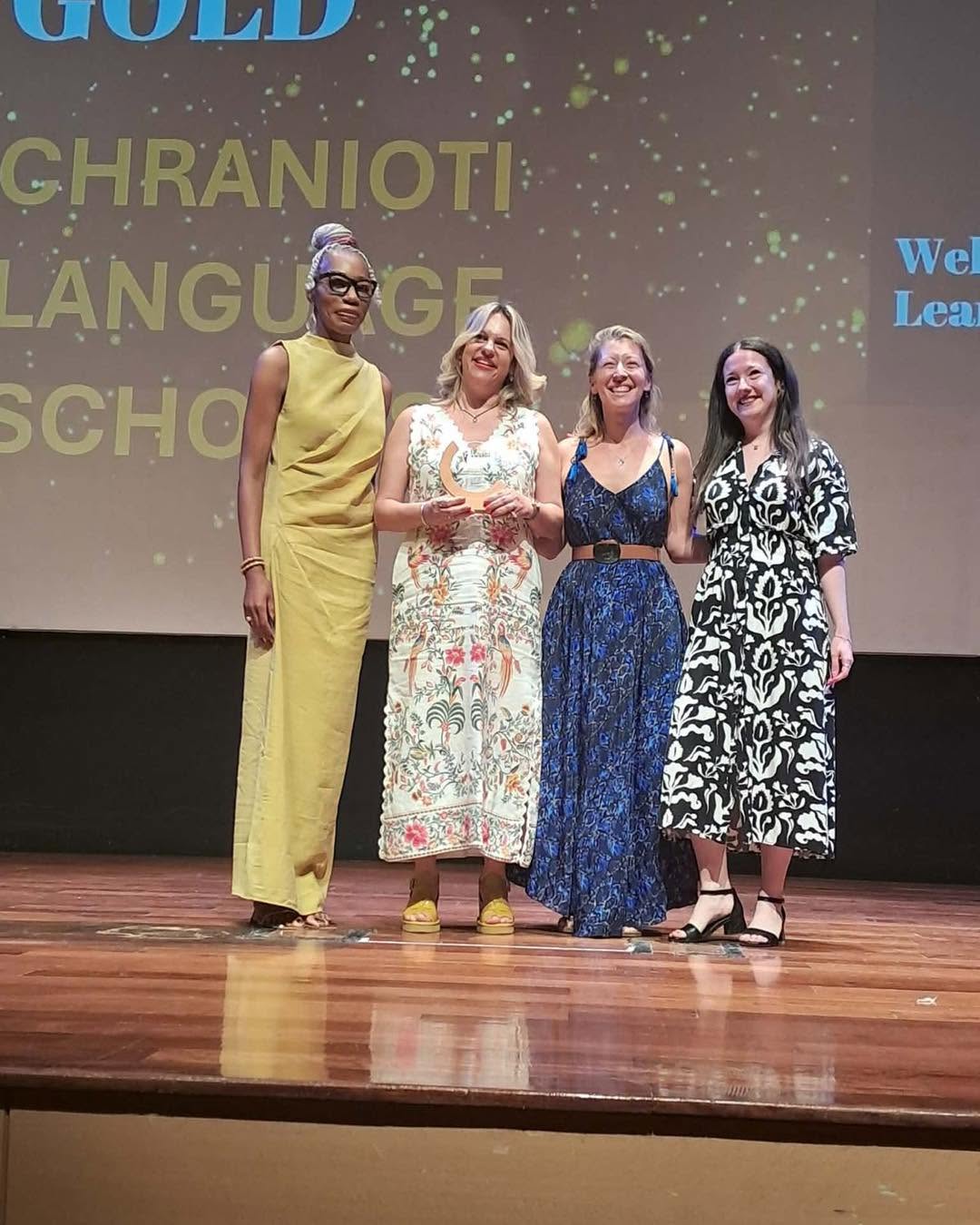 Η στιγμή της απονομής του Gold Award στα Chranioti Language Centres